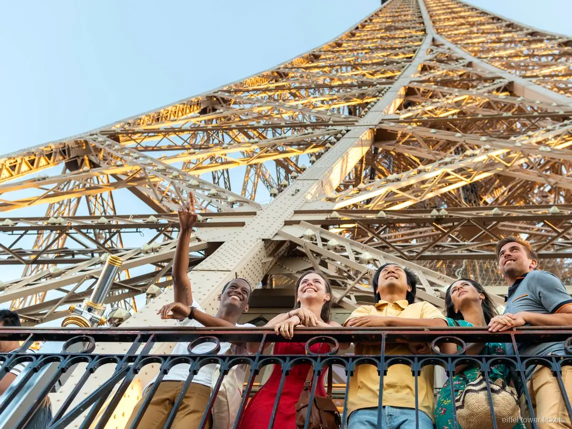 Panorama dalla cima della Torre Eiffel con i biglietti con audioguida