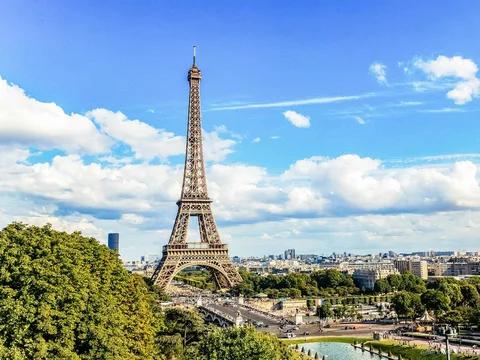 Vue sur Paris depuis la plateforme du deuxième étage de la tour Eiffel