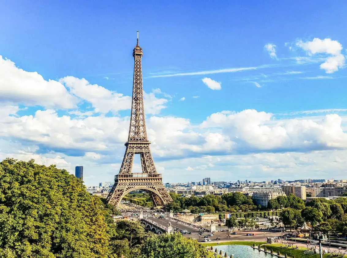 Udsigt over Paris fra udsigtsplatformen på 2. sal i Eiffeltårnet