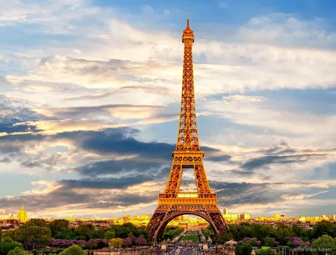 Eiffeltoren lift tickets: bezoekers op weg naar de tweede verdieping