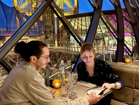 Eiffelturm Abendessen Tickets: Tisch mit Aussicht im Madame Brasserie