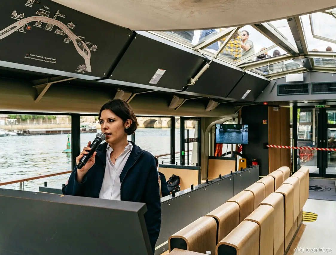 Seine Bootsfahrt ab dem Eiffelturm mit Blick auf Pariser Brücken