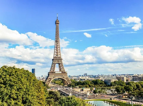 Blick über Paris von der Plattform der zweiten Etage des Eiffelturms