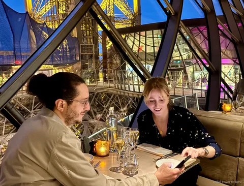 Cena en la Torre Eiffel: mesa con vistas en Madame Brasserie