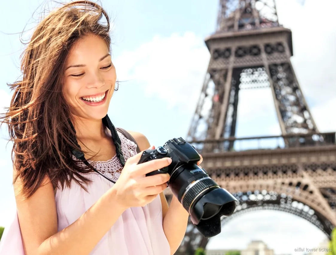 Visita guiada a la Torre Eiffel con acceso al segundo piso y a la cima