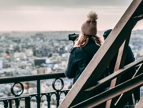 Terra de vidre al primer nivell de la Torre Eiffel