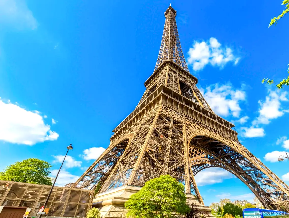 Experiència de l'entrada combinada de Torre Eiffel i creuer pel Sena a París
